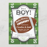 サッカーIt a Boy Baby Shawer招待状 招待状<br><div class="desc">アメリカンフットボールをテーマにしたベビーシャワーの招待状には「BOYだ！」というタグラインの付いたサッカーが載っています サッカー場の背景に期待するスポーツファンに最適です。</div>