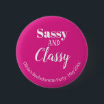 サッシピンクバチェロレッテ 缶バッジ<br><div class="desc">SassyとClassy Pinkのパーティーおもしろいボタンでバチェロレッテを開始！このアクセサリーは、ユーモアとおもしろいのtouchをバチェロレッテに追加するのに最適である。ピンクと白の色ではカスタマイズ、花嫁の名前、イベント名、イベントの日付など、自分の文字メッセージで表示できる。SassyとClassyは、誰もがあなたは準備ができたことを確実に知るために祝ここにいる！このボタンは素晴らし、あなたはかかとを蹴り上げ、爆発する準備ができているあなたの花嫁とゲストを表示する方法である。このボタンよくはしゃぐとパーティーボタンで祭りに思い出におもしろい思い出に要素を追加すスタイリッシュる。</div>
