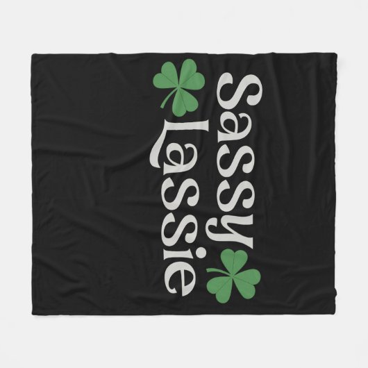 サッシラシーセントパトリックの日アイリッシュガールシャームロック フリースブランケット (正面(横))
