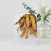 サツマイモのフライドポテトを紙バッグでクローズアップ、 ポストカード (スタンド正面)