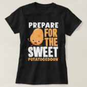 サツマイモの恋人がサツマイモのポタトゥーの準備 Tシャツ (デザイン正面)