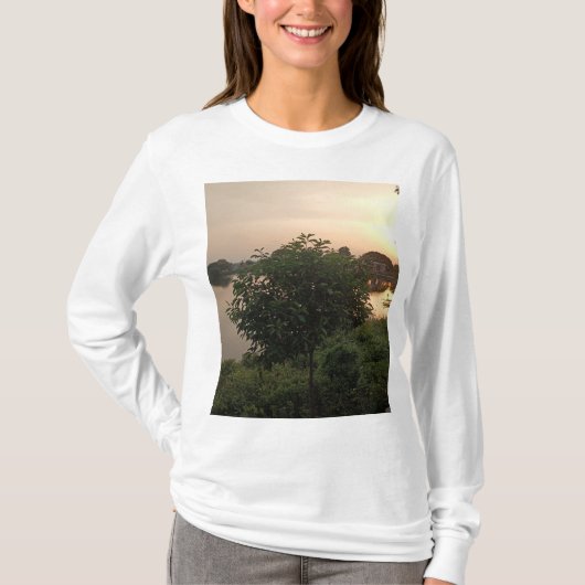 サティヤムグループTシャツ Tシャツ (正面)