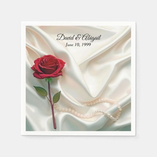 サテンに赤いバラと真珠の記念日 スタンダードカクテルナプキン (正面)