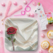 サテンに赤いバラと真珠の記念日 ペーパープレート (パーティー)