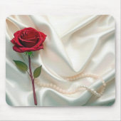 サテンに赤いバラと真珠 マウスパッド (正面)