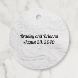 サテンの上の白と銀のレースと結婚真珠 フェイバータグ