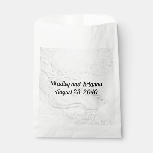 サテンの上の白と銀のレースと結婚真珠 フェイバーバッグ (正面)