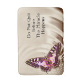 サテンの背景の蝶 バスマット (正面縦)