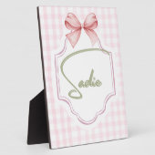 サディパーソナライズされたベビーガール子供部屋ボウ&ギンガム フォトプラーク (側面)