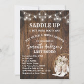サドルアップあなたのブーツを置く女性のカーボーイブライダルシャワー 招待状 (正面)