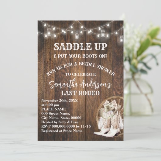 サドルアップあなたのブーツを置く女性のカーボーイブライダルシャワー 招待状 (スタンド正面)