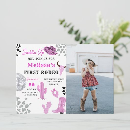 サドルアップワイルドウエストロデオディスコ女性のカーボーイ誕生日 招待状 (スタンド正面)