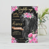 サドルアップ金ゴールドブラックホース女性のカーボーイ誕生日 招待状 (スタンド正面)