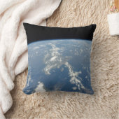 サハラ吹の砂塵は西の大西洋に入った。 クッション (ブランケット)