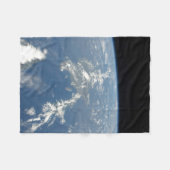 サハラ吹の砂塵は西の大西洋に入った。 フリースブランケット (正面(横))