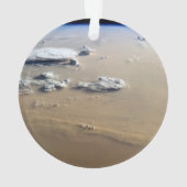サハラ砂漠の砂海を吹き抜ける砂塵。 オーナメント (裏面)