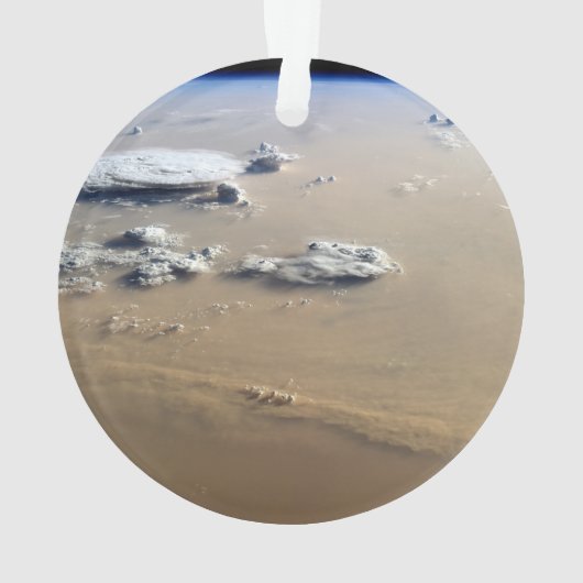 サハラ砂漠の砂海を吹き抜ける砂塵。 オーナメント (裏面)