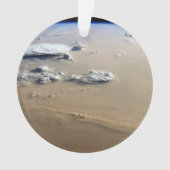 サハラ砂漠の砂海を吹き抜ける砂塵。 オーナメント (正面)