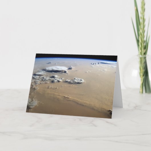 サハラ砂漠の砂海を吹き抜ける砂塵。 カード (正面)