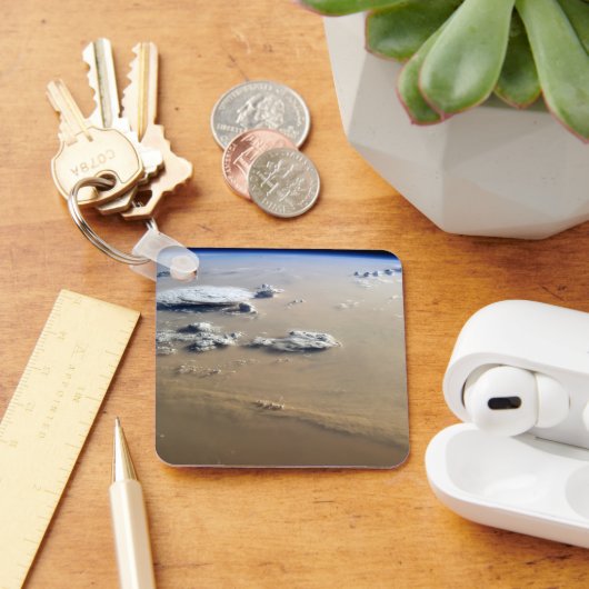 サハラ砂漠の砂海を吹き抜ける砂塵。 キーホルダー (デスク)