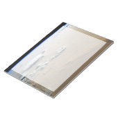 サハラ砂漠の砂海を吹き抜ける砂塵。 ノートパッド (アングル)