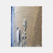 サハラ砂漠の砂海を吹き抜ける砂塵。 フリースブランケット (正面)