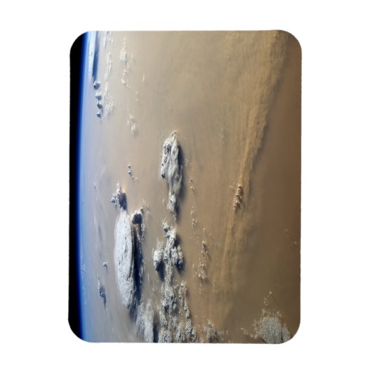 サハラ砂漠の砂海を吹き抜ける砂塵。 マグネット (縦)