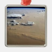 サハラ砂漠の砂海を吹き抜ける砂塵。 メタルオーナメント (正面)