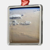 サハラ砂漠の砂海を吹き抜ける砂塵。 メタルオーナメント (左)