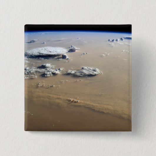 サハラ砂漠の砂海を吹き抜ける砂塵。 缶バッジ (正面)