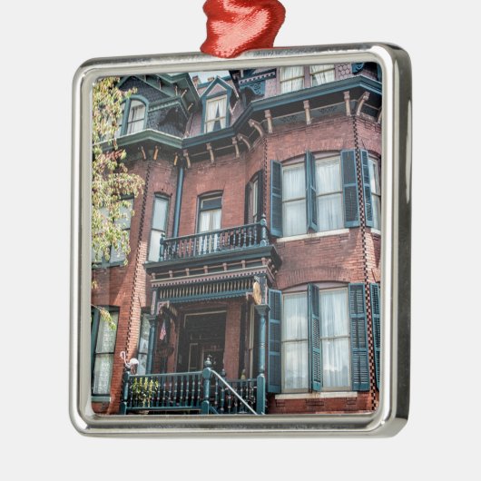 サバンナのジョージアのビクトリアンな歴史的家 メタルオーナメント (左)
