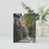 サバンナ・ジョージア州旗で飾られたEジョーンズ通り写真 ポストカード (スタンド正面)