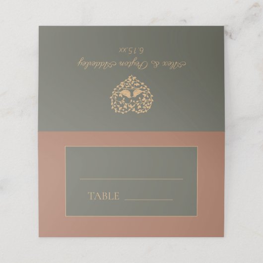 サビ色とオリーブグリーンの結婚式 花婿花嫁 ハート プレイスカード (外部開封)