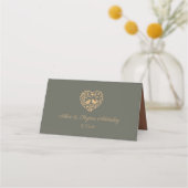 サビ色とオリーブグリーンの結婚式 花婿花嫁 ハート プレイスカード (裏面)