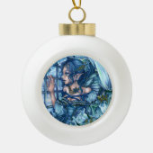 サファイアの冬の妖精の女の子の見解 セラミックボールオーナメント (正面)