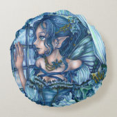 サファイアの冬の妖精の女の子の見解 ラウンドクッション (裏面)