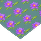 サファイアグリーンの紫色の蓮の花とユリのパッド テーブルクロス (アングル)