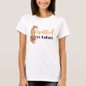 サファリで見つけた面白い野生動物Tシャツ Tシャツ (正面)