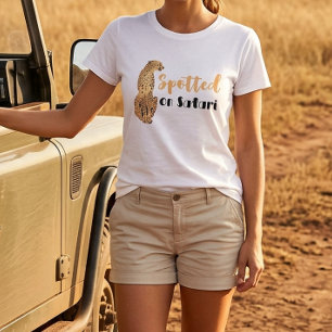 サファリで見つけた面白い野生動物Tシャツ Tシャツ