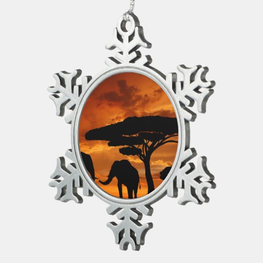 サファリのアフリカのBaobabの木象のシルエット スノーフレークピューターオーナメント (右)