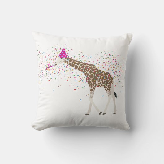 サファリの動物たちとパーティーするキリン クッション (正面)