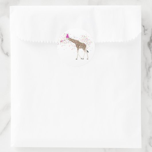 サファリの動物たちとパーティーするキリン ラウンドシール (バッグ)