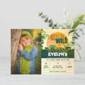サファリアニマルズグリーンフォーエバーワイルドフォト誕生日 招待状 (スタンド正面)