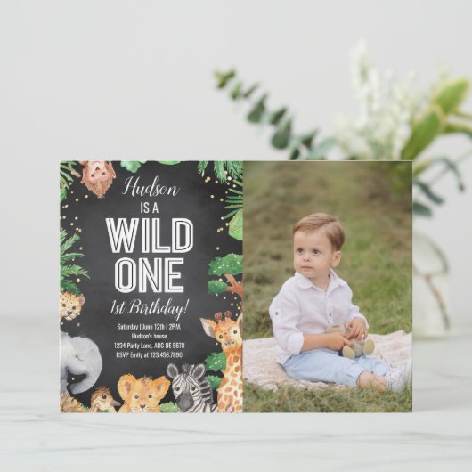 サファリアニマルズワイルドワン誕生日ブラックフォト 招待状 (スタンド正面)