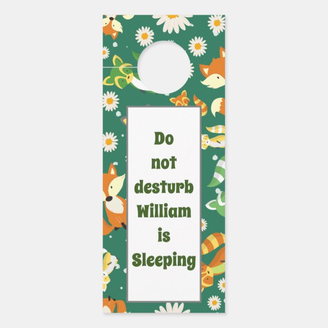 サファリカスタムージャングルパターンベビーアライグマ緑 ドアノブサイン (正面)