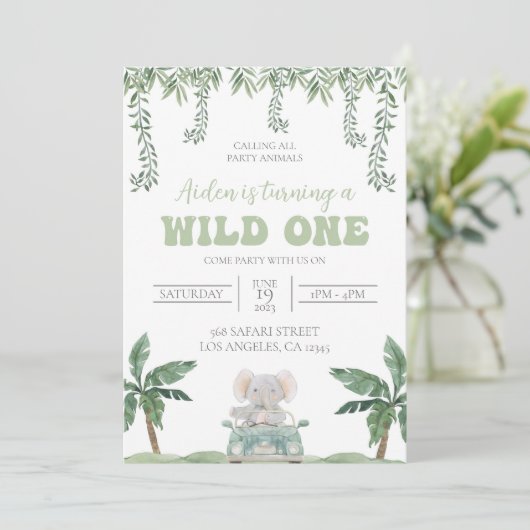 サファリファースト誕生日招待状ソフトグリーン 招待状 (スタンド正面)