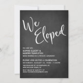 サブトルの黒板風デザインに「We Eloped」のタイポグラフィー 招待状 (正面)