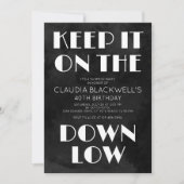 サプライズおもしろいダウン低誕生日 招待状 (正面)