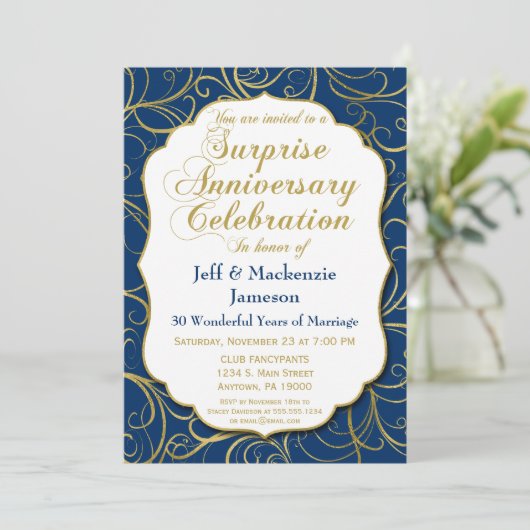 サプライズアニバーサリー招待状 ネイビー ゴールド スワール 招待状 (スタンド正面)