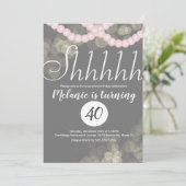 サプライズシャフピンクパール《写真》ぼけ味誕生日パーティー 招待状 (スタンド正面)